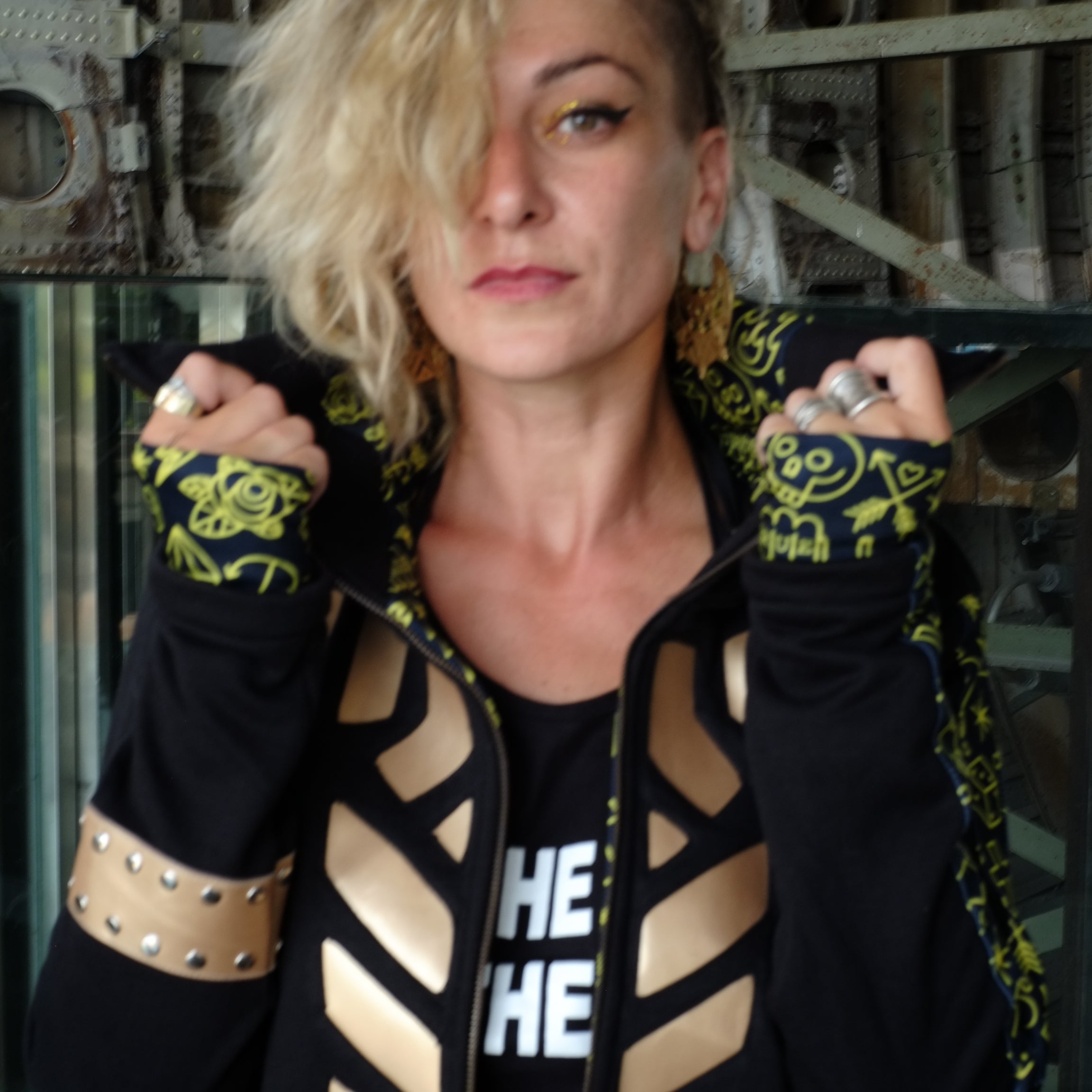 Manteau Femme - détail découpes et manchettes