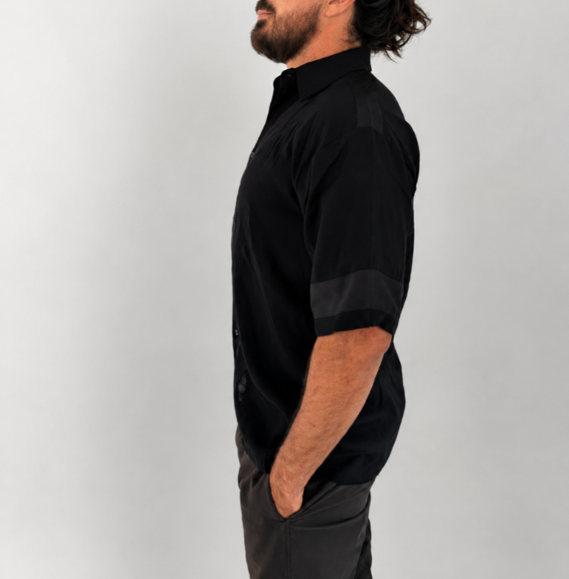 Chemise noire homme – Jeu de textures