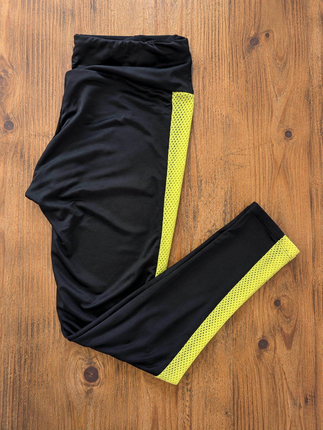 Black leggings and yellow mesh